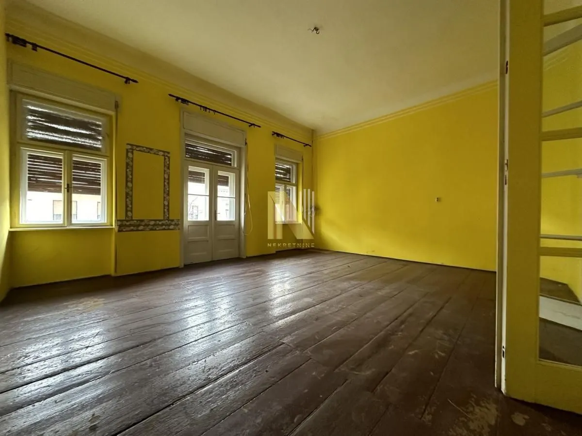 Prodaja, četvorosoban stan, 172m², Centar, Sombor