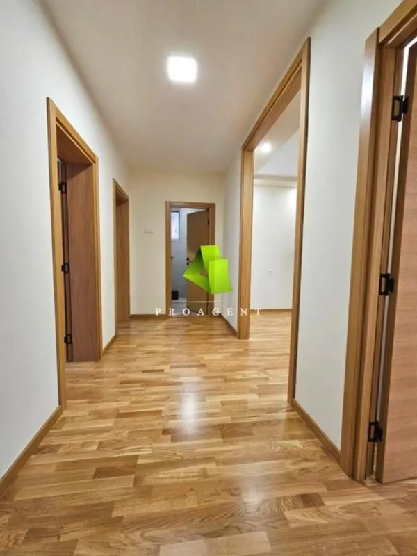 Prodaja, trosoban stan, 92m², Pantelej, Niš