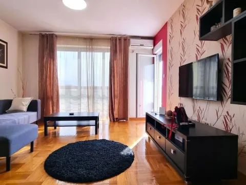 Izdavanje, trosoban stan, 84m², Pobrežje, Podgorica - image 3