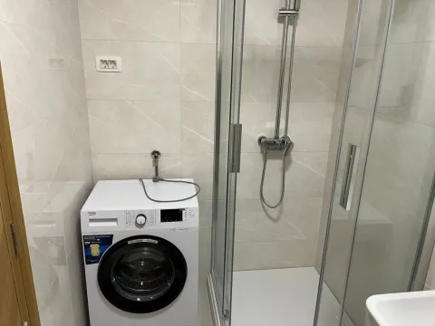 Izdavanje, jednosoban stan, 48m², New City, Podgorica - image 9