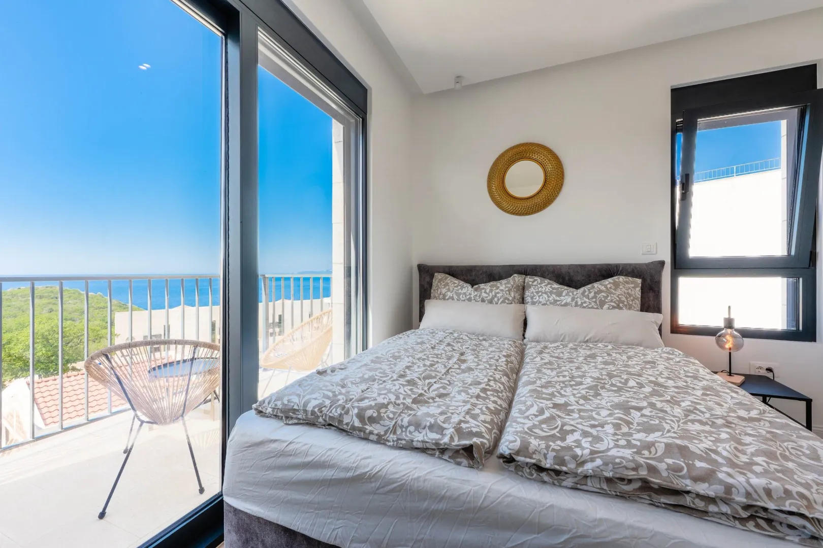 Izdavanje, kuća, 141m², Blizikuće, Budva