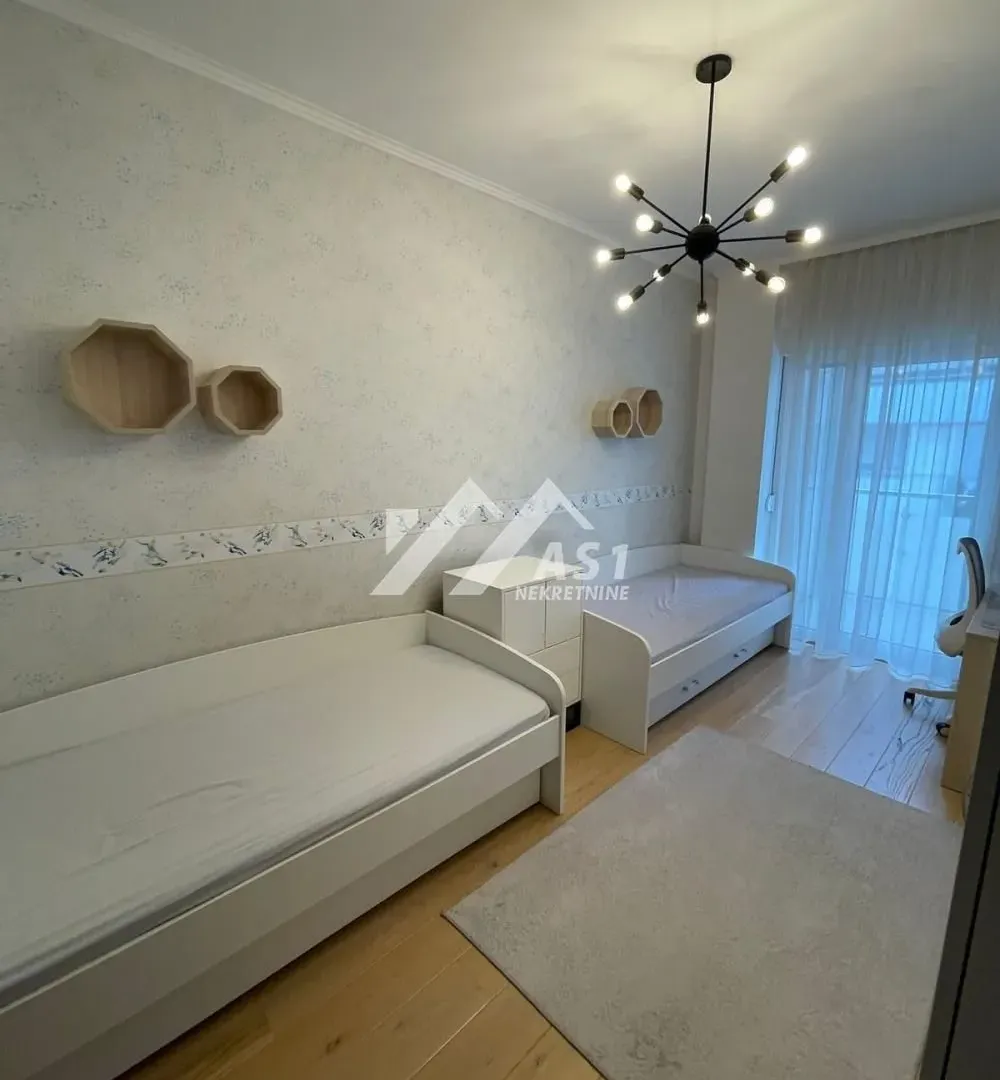 Izdavanje, trosoban stan, 105m², Adamovićevo Naselje, Novi Sad Sve Podlokacije