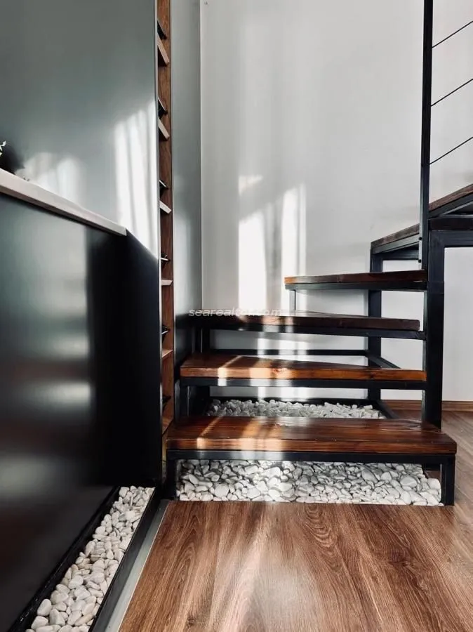 Izdavanje, trosoban stan, 130m², Centar, Tivat