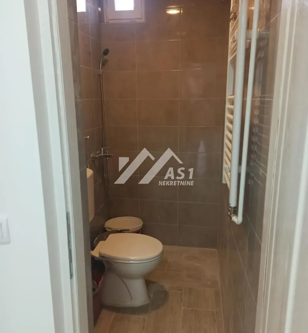 Izdavanje, trosoban stan, 70m², Salajka, Novi Sad Sve Podlokacije