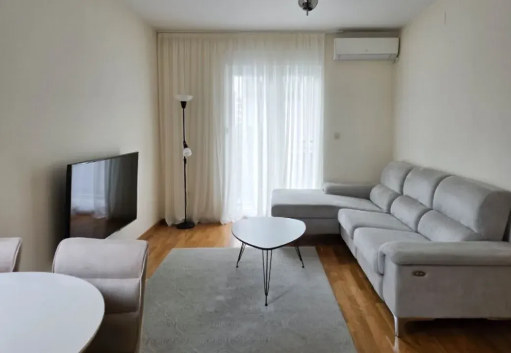 Izdavanje, dvosoban stan, 53m², Zabjelo, Podgorica