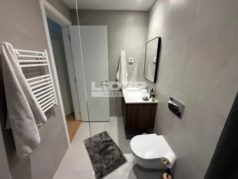 Izdavanje, trosoban stan, 76m², Savski Venac, Beograd - image 18