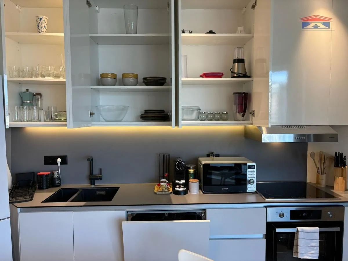 Rent, two bedroom apartment, 75m², Savski Venac, Beograd