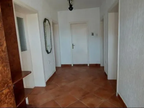 Rent, two bedroom apartment, 92m², Dalmatinska ulica, Podgorica - image 6