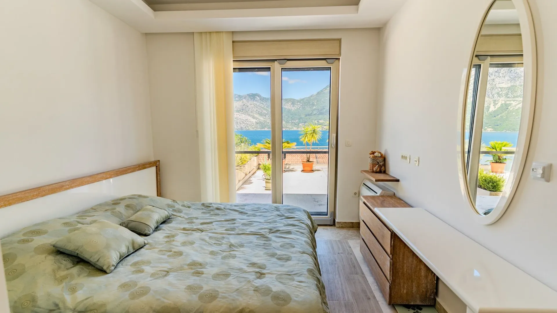 Sale, three bedroom apartment, 268m², Kostanjica, Kotor