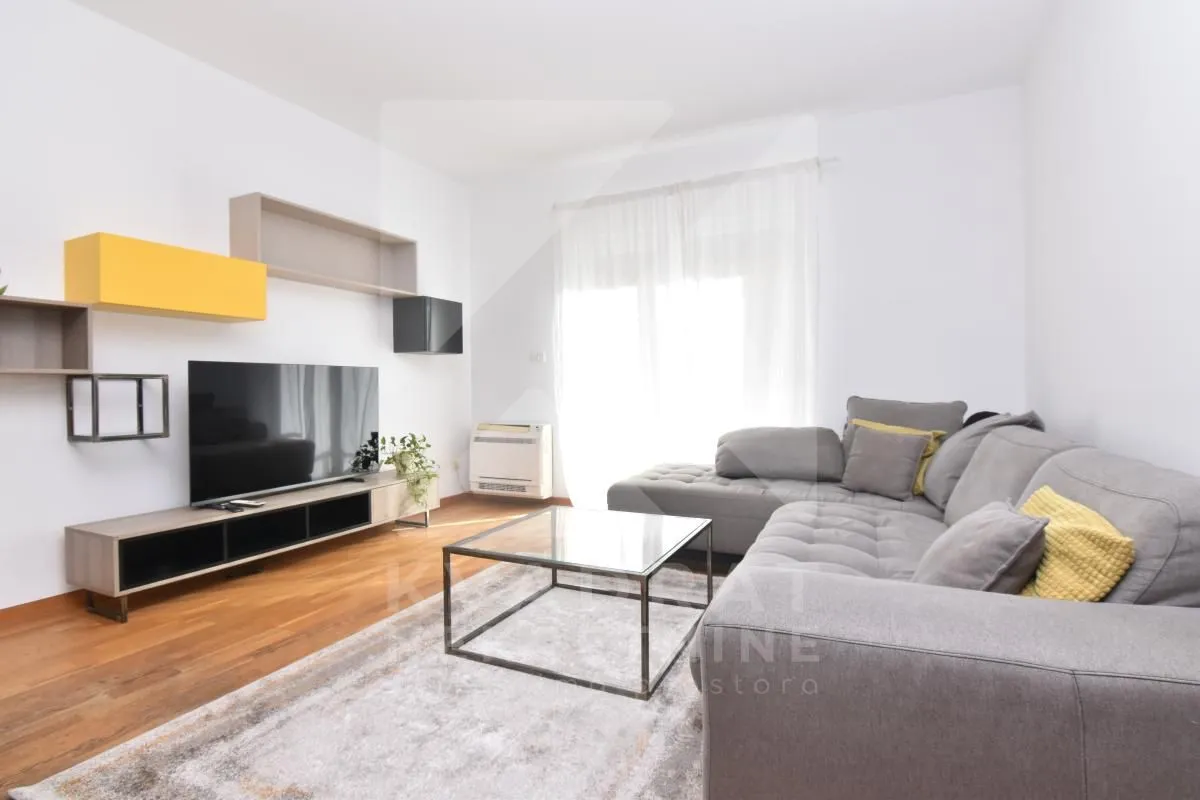 Izdavanje, jednosoban stan, 54m², City Kvart, Podgorica