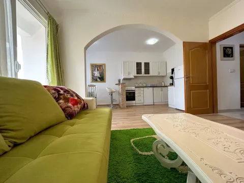 Izdavanje, jednosoban stan, 65m², Centar, Tivat - image 2