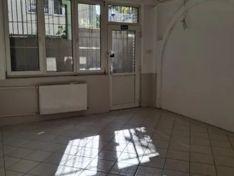 Izdavanje, poslovni prostor, 160m², Grbavica, Novi Sad Sve Podlokacije