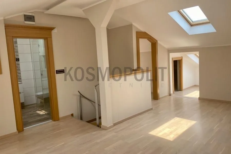 Prodaja, četvorosoban stan, 145m², Centar, Pančevo