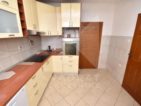 Rent, four bedroom apartment, 160m², Tološi, Podgorica - image 8