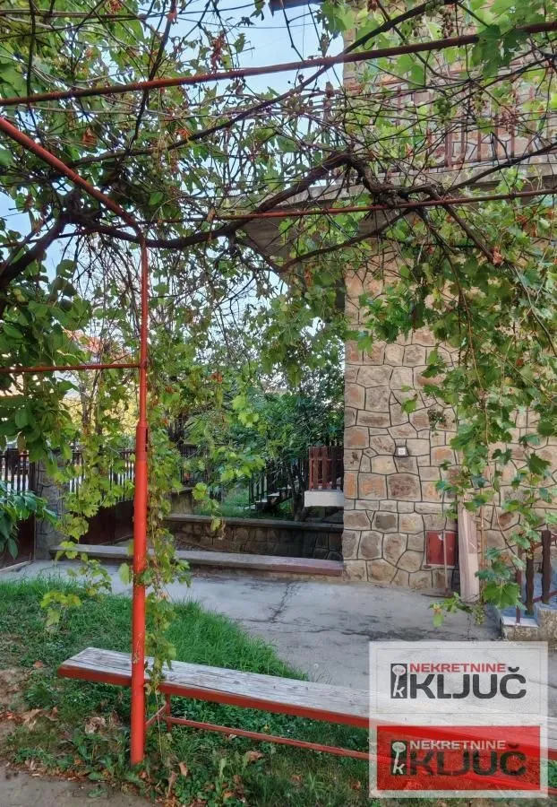 Prodaja, kuća, 163m², Futog, Novi Sad Sve Podlokacije