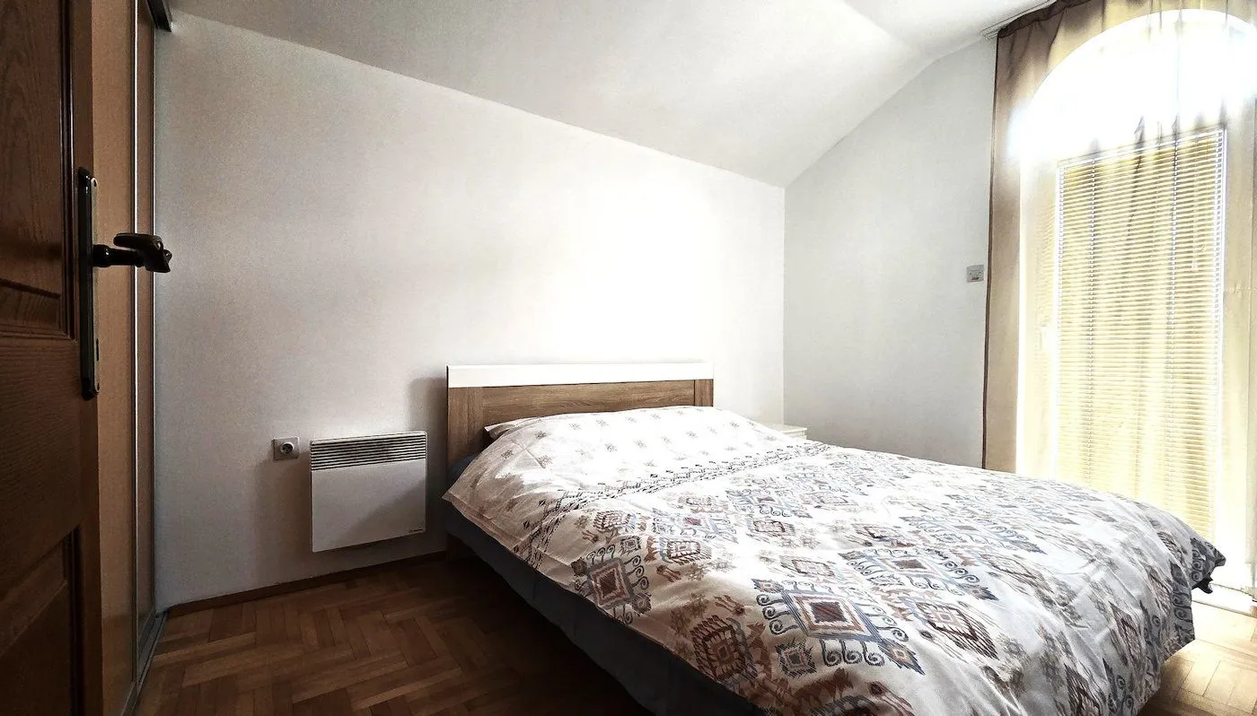 Izdavanje, kuća, 180m², Tološi, Podgorica