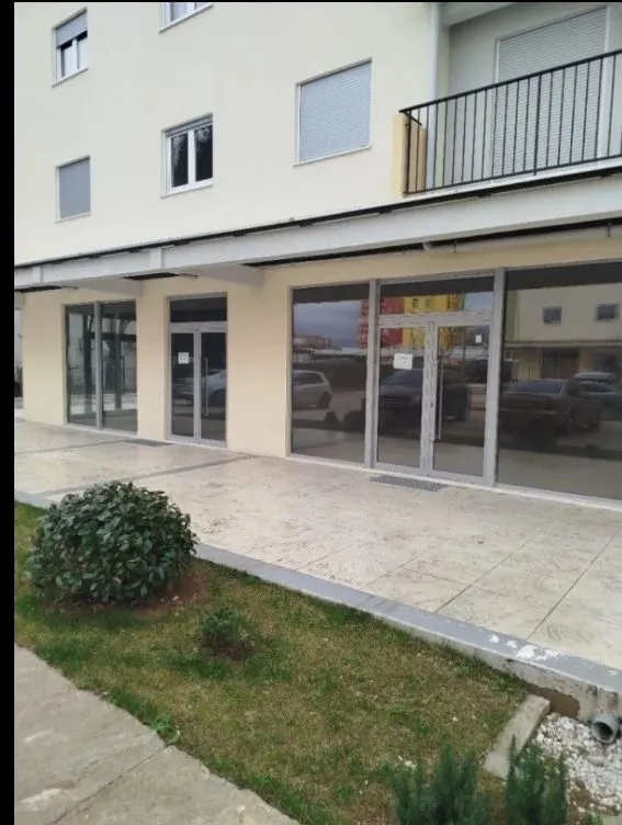 Izdavanje, poslovni prostor, 50m², Pobrežje, Podgorica