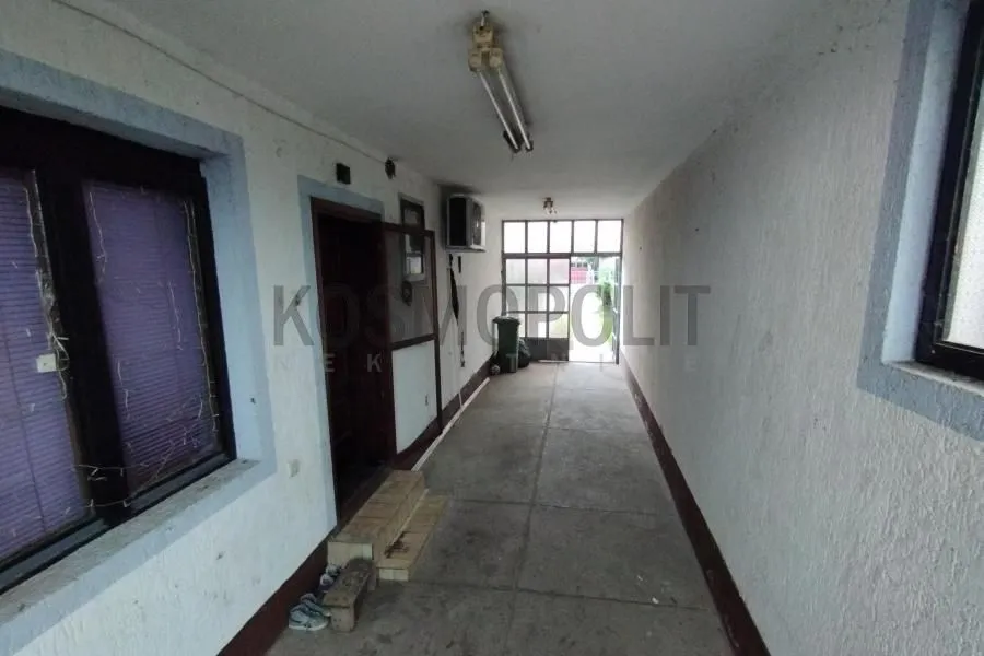 Prodaja, kuća, 220m², Centar, Stara Pazova
