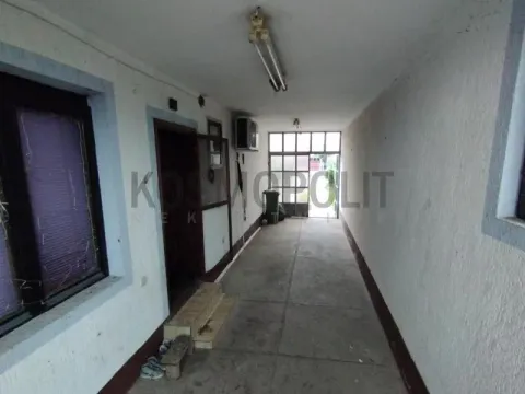 Prodaja, kuća, 220m², Centar, Stara Pazova - image 10