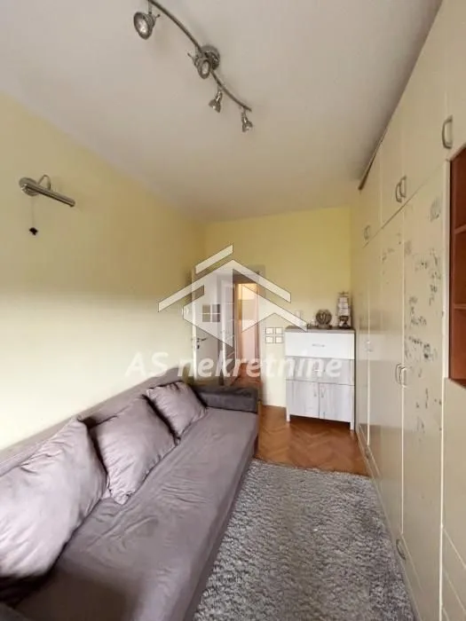 Izdavanje, četvorosoban stan, 86m², Savski Venac, Beograd
