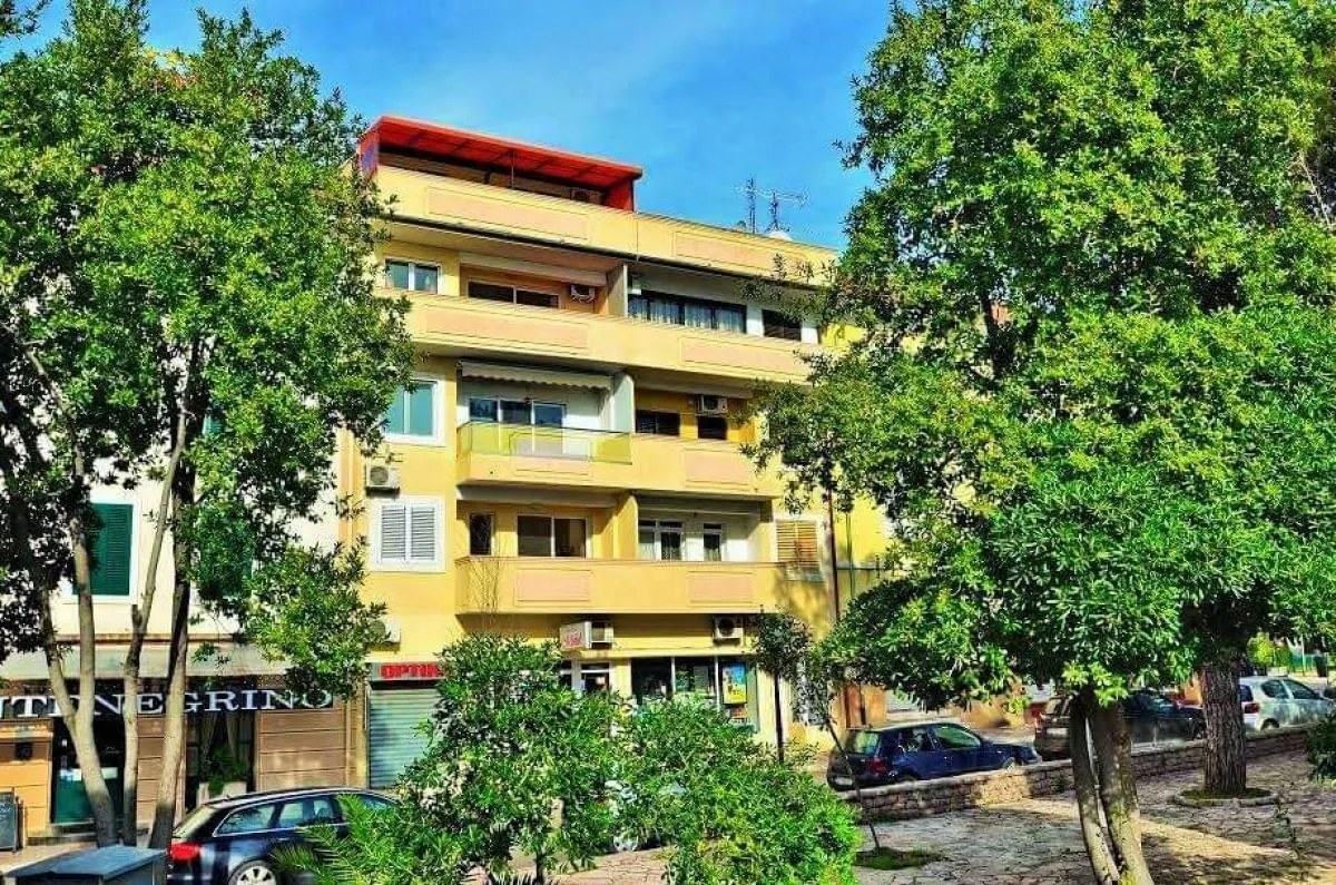 Izdavanje, jednosoban stan, 50m², Centar, Tivat