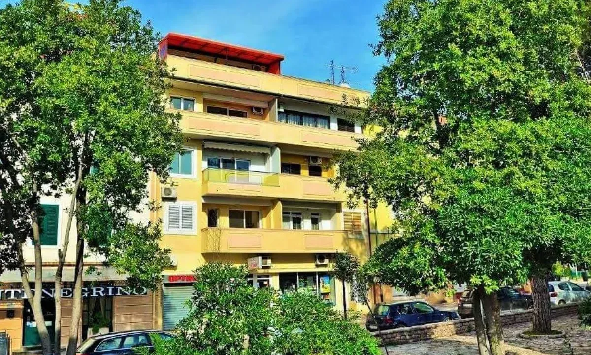 Izdavanje, jednosoban stan, 50m², Centar, Tivat
