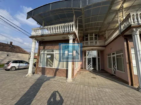 Izdavanje, poslovni prostor, 35m², Ćuprija, Srbija - image 2