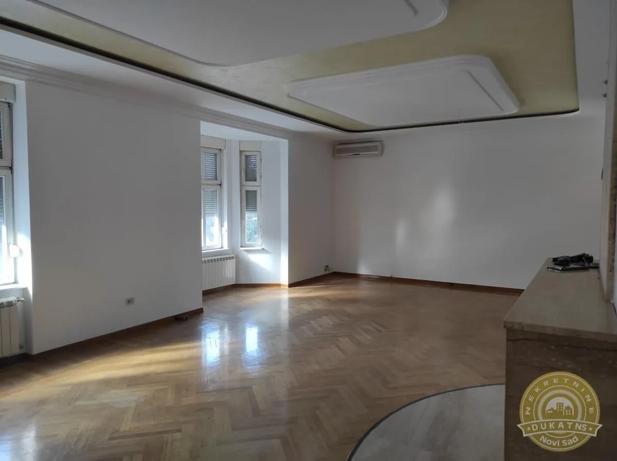 Prodaja, četvorosoban stan, 213m², Centar, Novi Sad