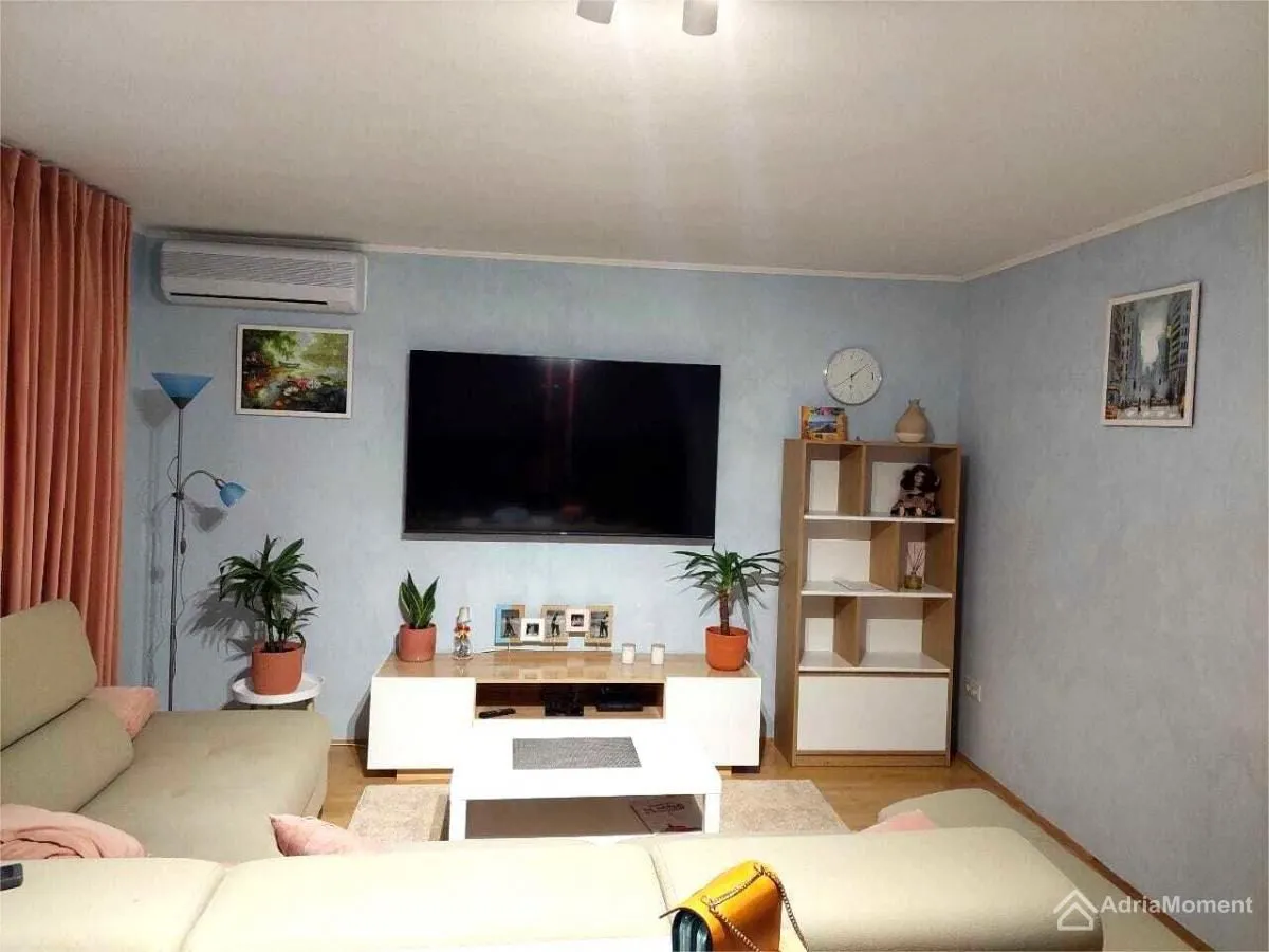 Prodaja, dvosoban stan, 83m², Kalimanj, Tivat