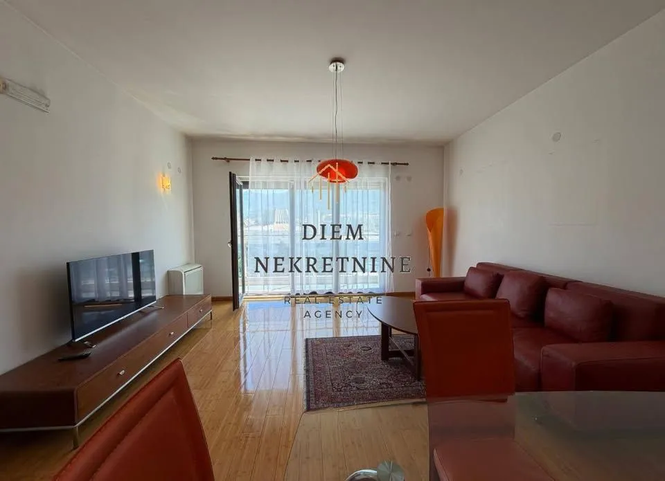 Prodaja, jednosoban stan, 65m², Centar, Bar