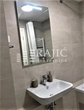 Modernly equipped bathroom with a washbasin and a large mirror. - image 10