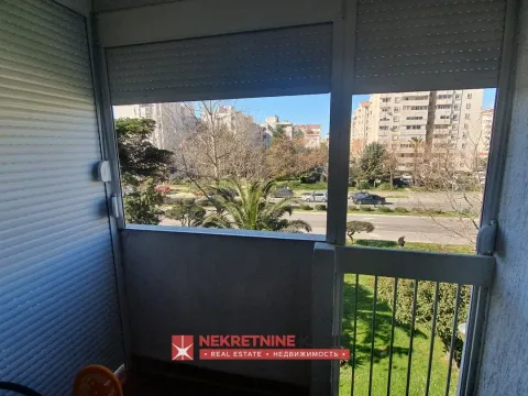 Prodaja, dvosoban stan, 64m², Centar, Bar - image 12
