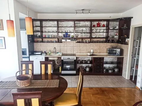 Izdavanje, dvosoban stan, 75m², Preko Morače, Podgorica - image 9