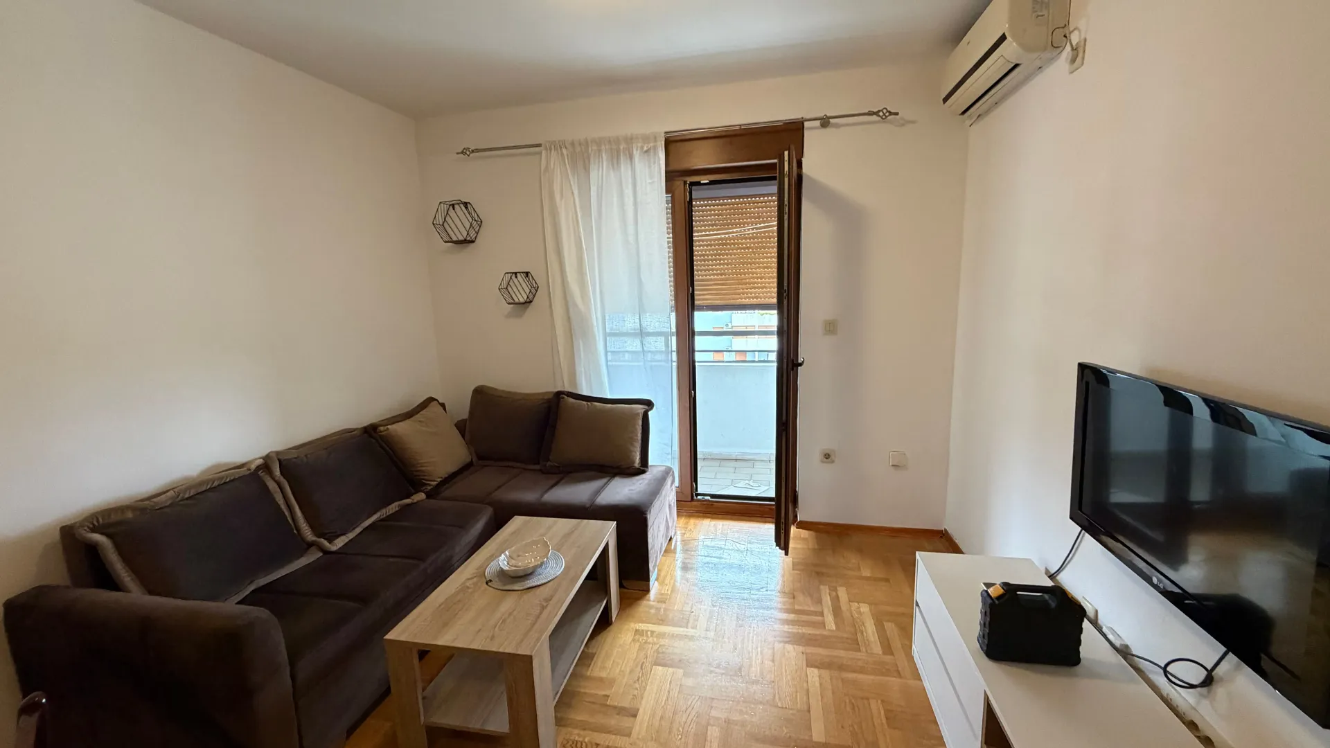 Rent, one bedroom apartment, 45m², Stari Aerodrom, Podgorica