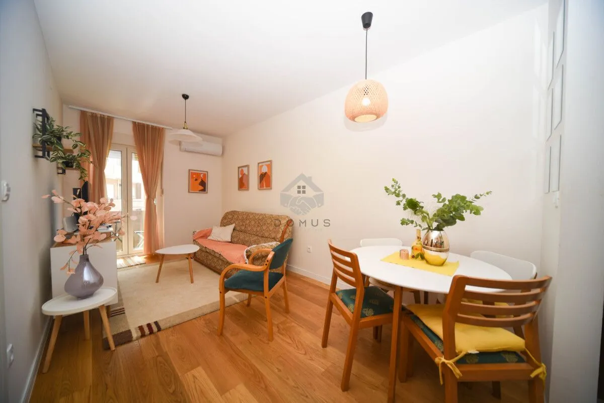 Izdavanje, jednosoban stan, 43m², Central Point, Podgorica
