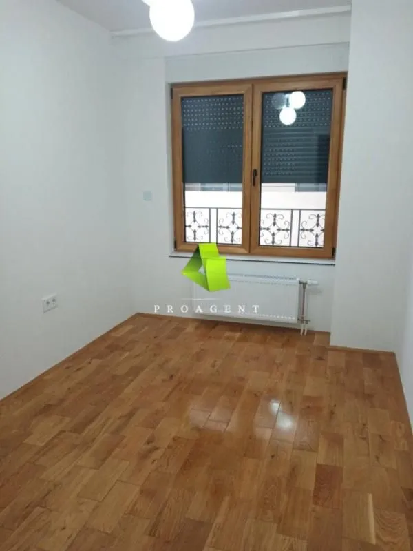 Rent, office space, 93m², Medijana, Niš