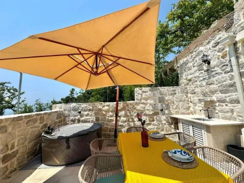 Rent, two bedroom apartment, 120m², Kamenovo, Budva - image 2