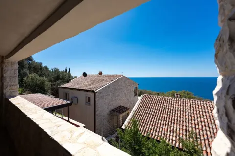 Pogled na more sa terase nekretnine. - image 3