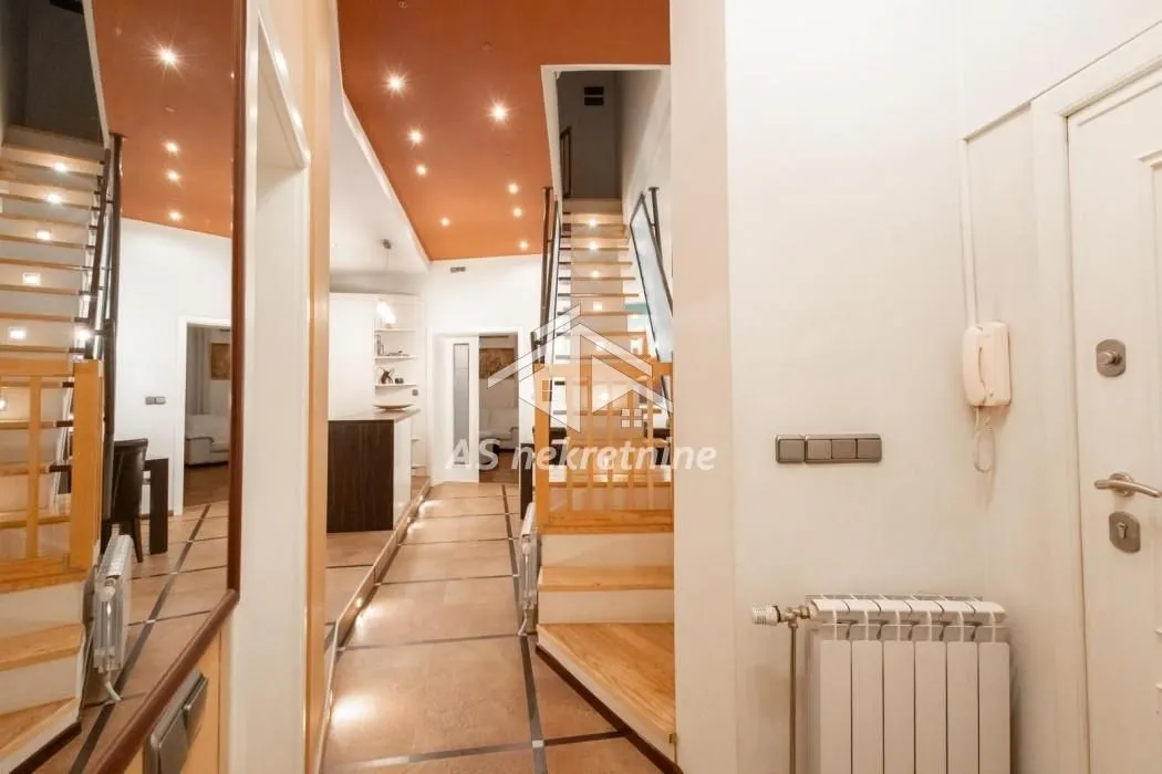 Izdavanje, četvorosoban stan, 140m², Obilićev Venac, Beograd