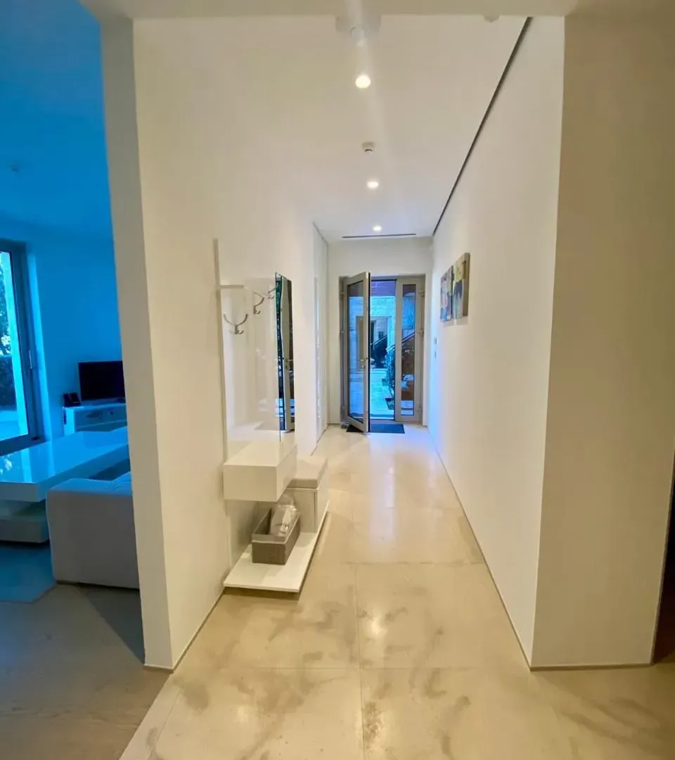 Prodaja, dvosoban stan, 108m², Zavala, Budva