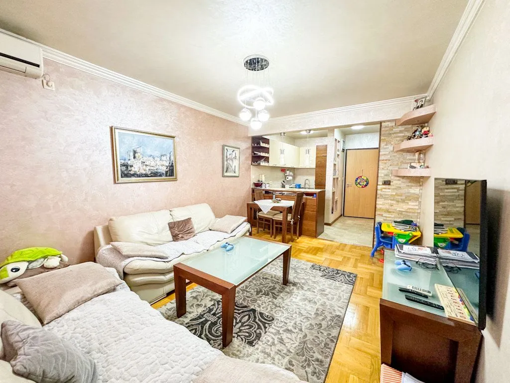 Izdavanje, dvosoban stan, 55m², Stari Aerodrom, Podgorica