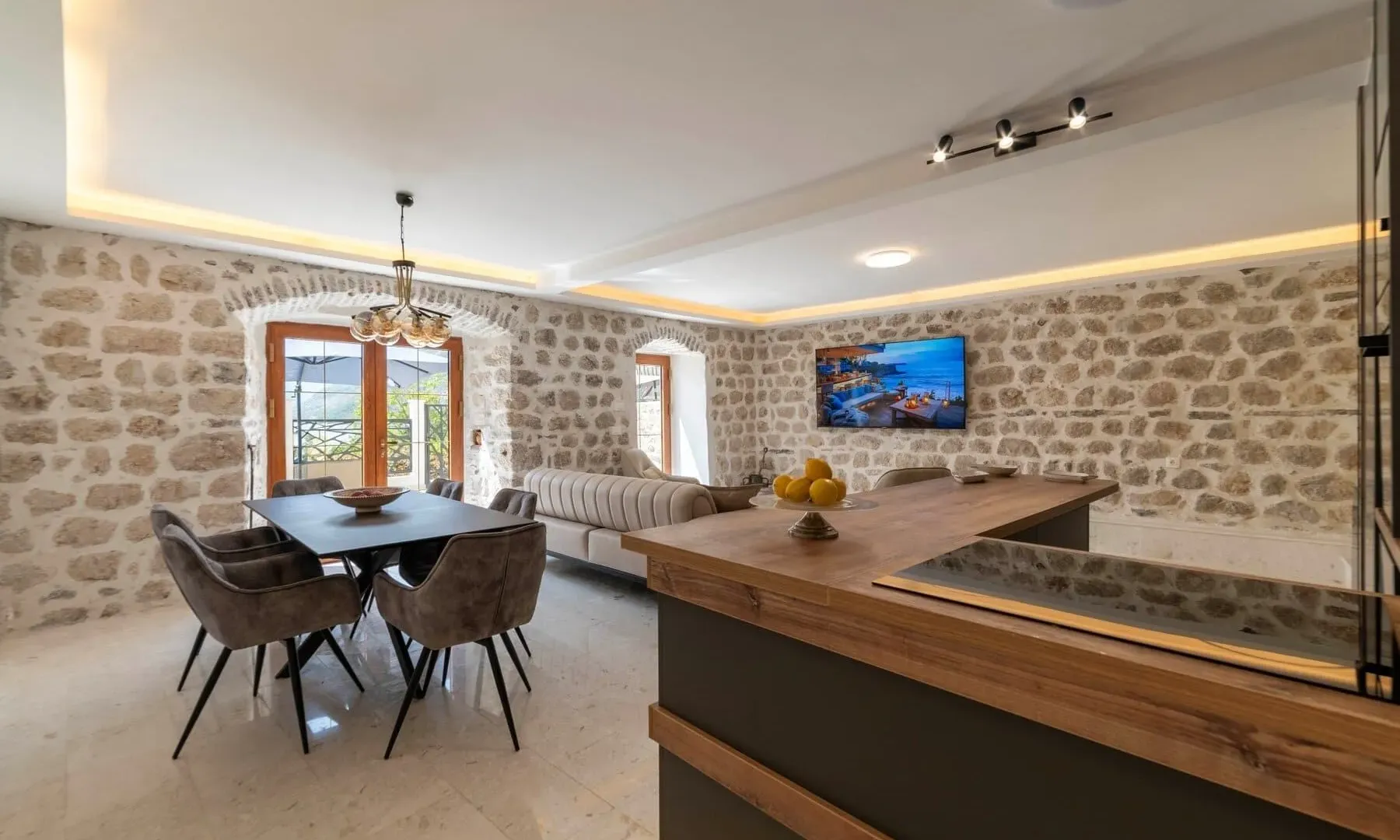 Rent, house, 150m², Ljuta, Kotor