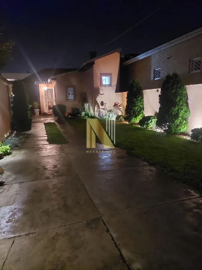 Prodaja, kuća, 102m², Cara Dušana, Novi Sad Sve Podlokacije