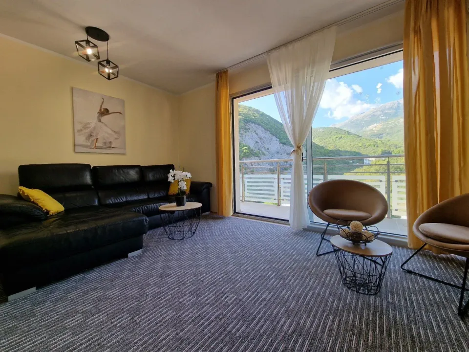 Rent, two bedroom apartment, 81m², Bečići, Budva