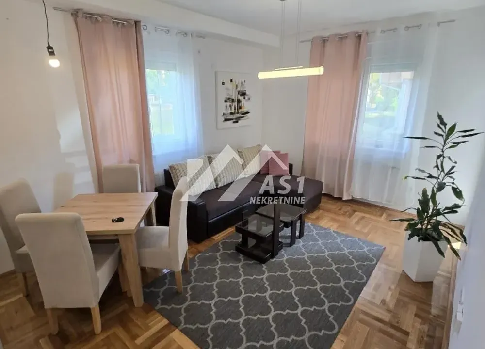 Prodaja, četvorosoban stan, 37m², Novi Sad Sve Podlokacije, Novi Sad