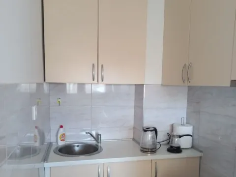 Izdavanje, garsonjera, 30m², Centar, Tivat - image 3