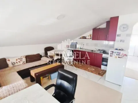 Prodaja, kuća, 313m², Jajinci, Voždovac Sve Podlokacije - image 10