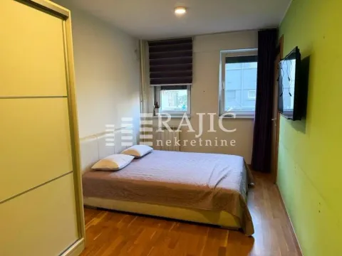 Furnished bedroom with a double bed and a fitted wardrobe. - image 3
