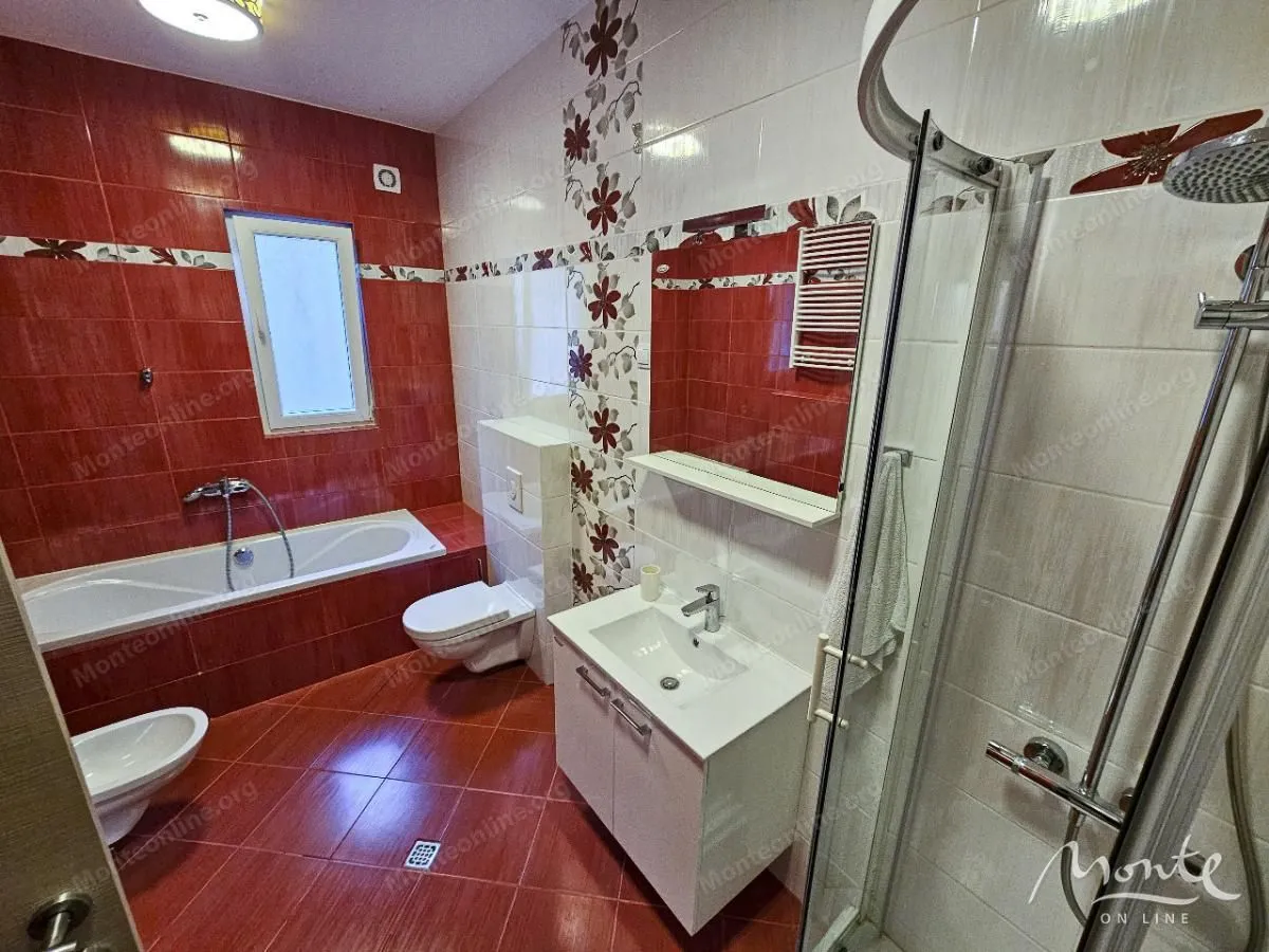 Prodaja, dvosoban stan, 135m², Kumbor, Herceg Novi