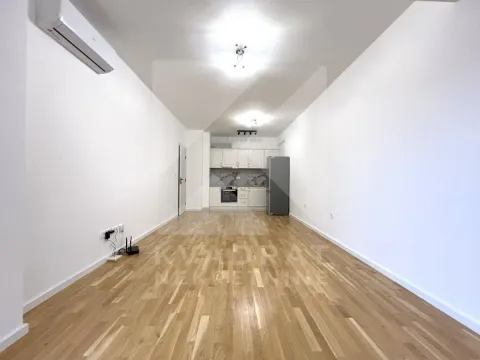 Izdavanje, poslovni prostor, 66m², Stari Aerodrom, Podgorica - image 1